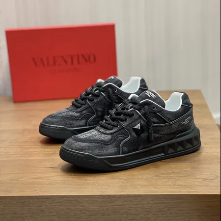 ヴァレンティノ スニーカー