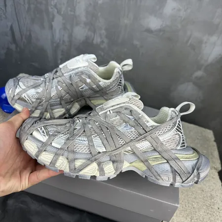 バレンシアガ スニーカー