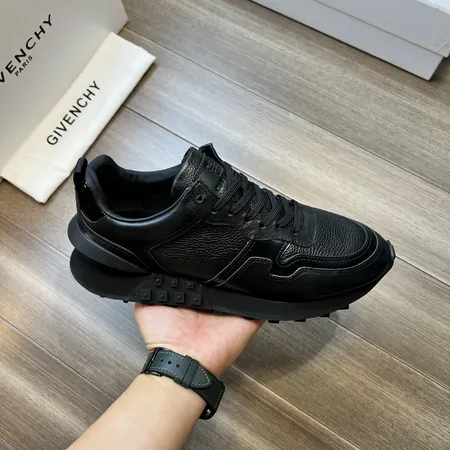 ジバンシィ カジュアルシューズ