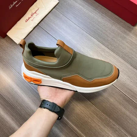 フェラガモ カジュアルシューズ