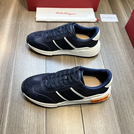 フェラガモ カジュアルシューズ