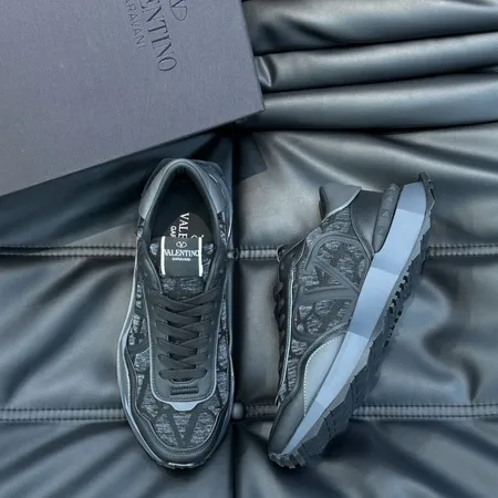 ヴァレンティノ スニーカー