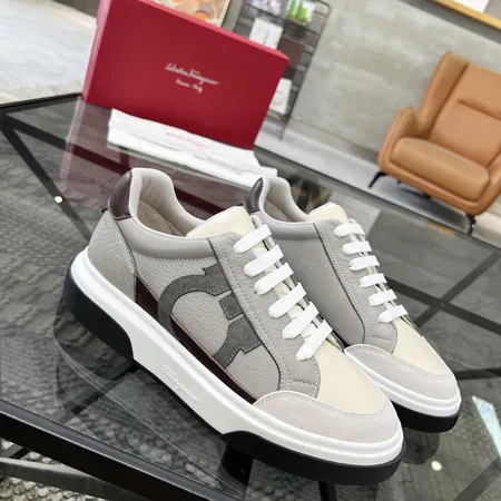 フェラガモ カジュアルシューズ