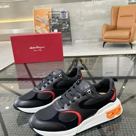 フェラガモ スニーカー