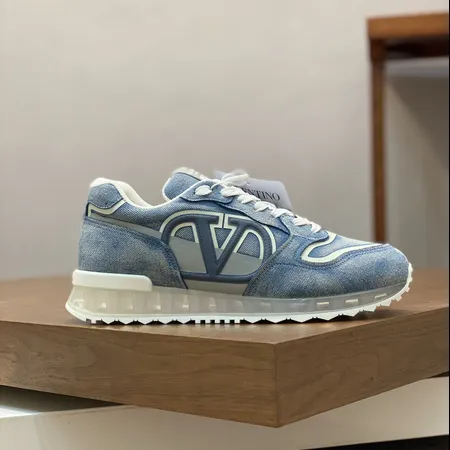 ヴァレンティノ スニーカー