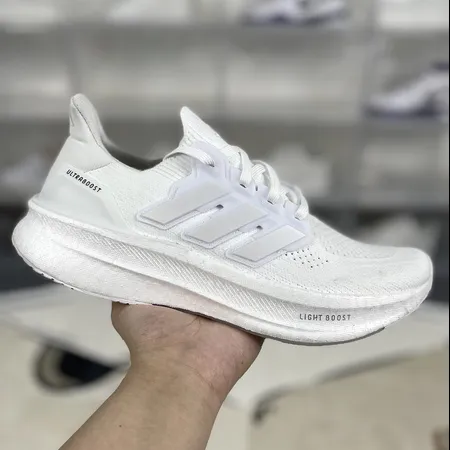 アディダス スニーカー