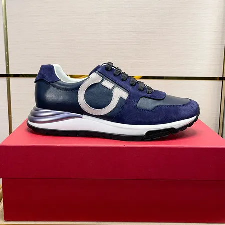 フェラガモ カジュアルシューズ