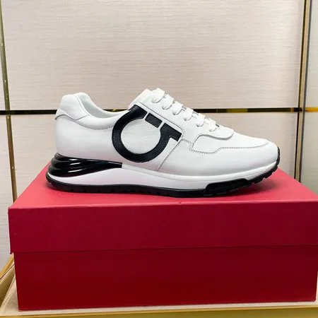 フェラガモ カジュアルシューズ