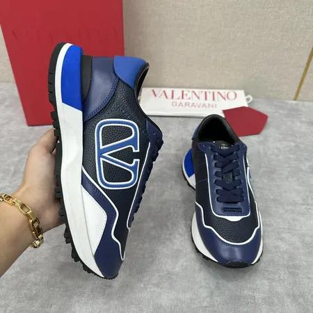 ヴァレンティノ スニーカー