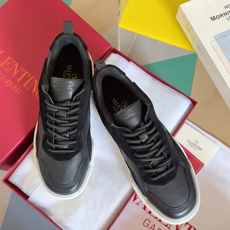 ヴァレンティノ スニーカー