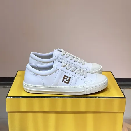 フェンディ カジュアルシューズ