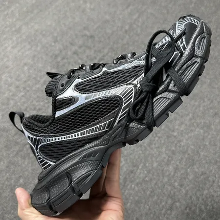 バレンシアガ スニーカー