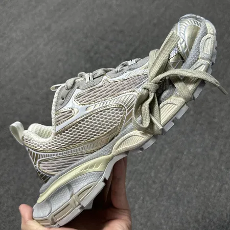 バレンシアガ スニーカー