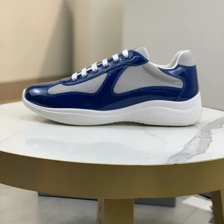 プラダ スニーカー