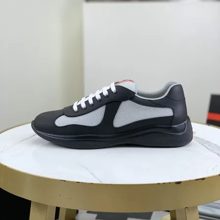 プラダ スニーカー