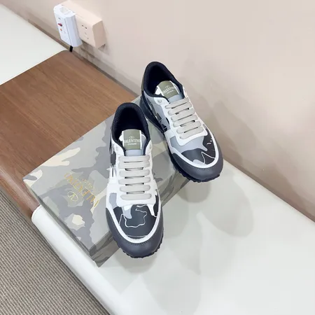 ヴァレンティノ スニーカー