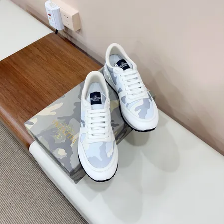 ヴァレンティノ スニーカー