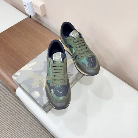 ヴァレンティノ スニーカー