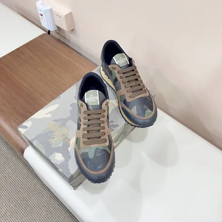 ヴァレンティノ スニーカー