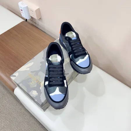 ヴァレンティノ スニーカー