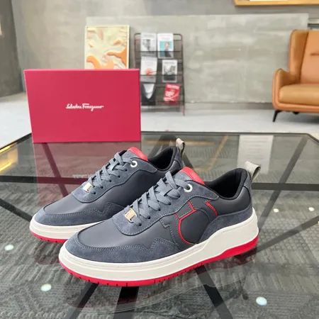 フェラガモ カジュアルシューズ