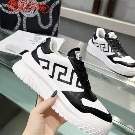 ヴェルサーチ スニーカー