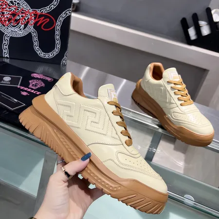 ヴェルサーチ スニーカー