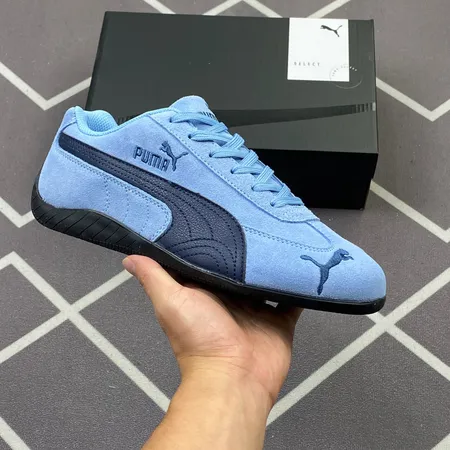 プーマ スニーカー