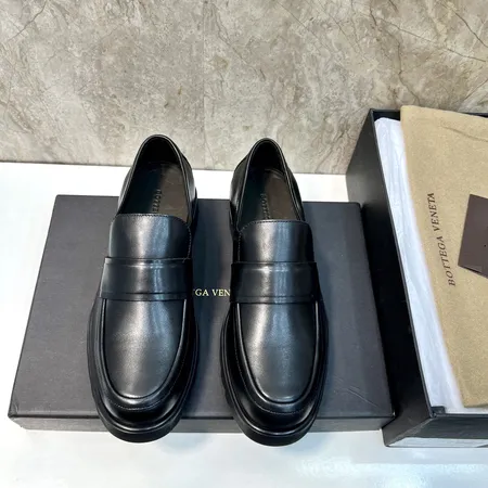 ボッテガ ヴェネタ ビジネスシューズ