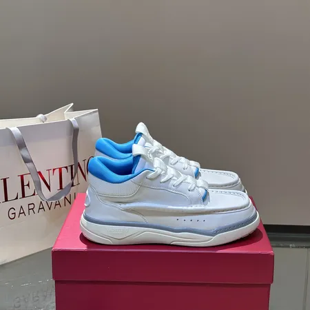 ヴァレンティノ スニーカー