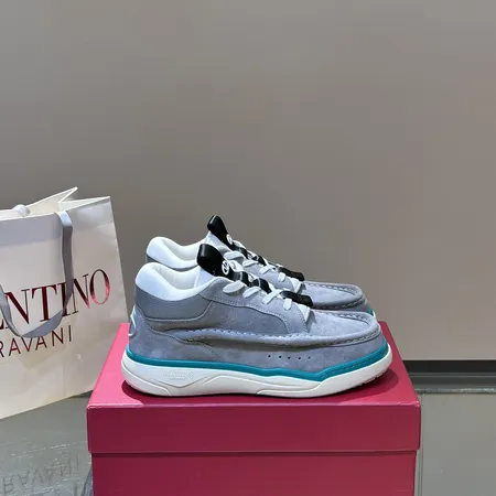 ヴァレンティノ スニーカー