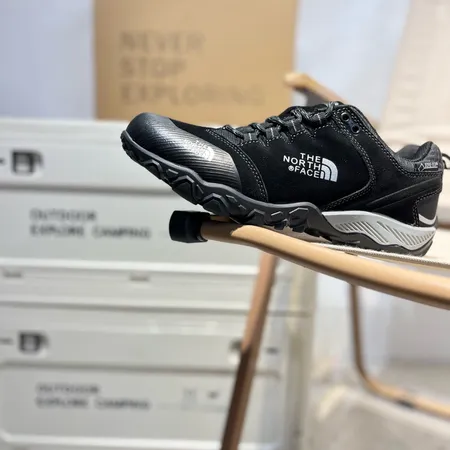 ノースフェイス スニーカー