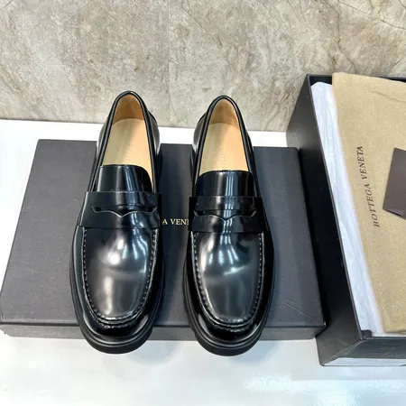 ボッテガ ヴェネタ ビジネスシューズ