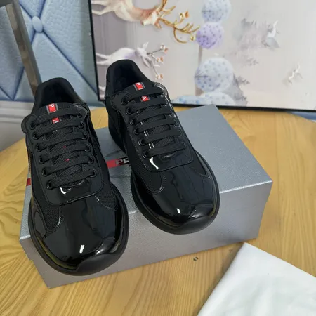 プラダ スニーカー