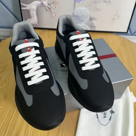 プラダ スニーカー