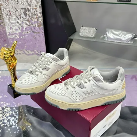 グッチ カジュアルシューズ