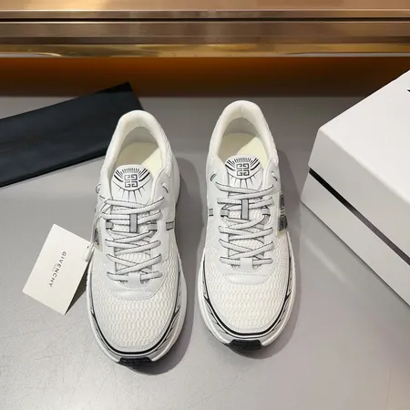 ジバンシィ スニーカー