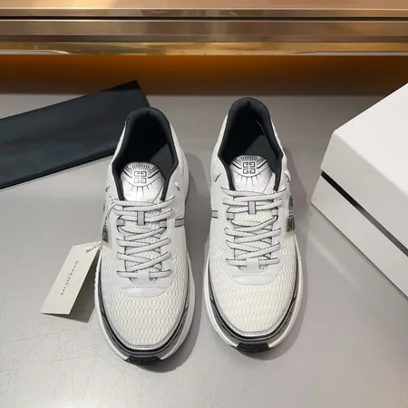 ジバンシィ スニーカー