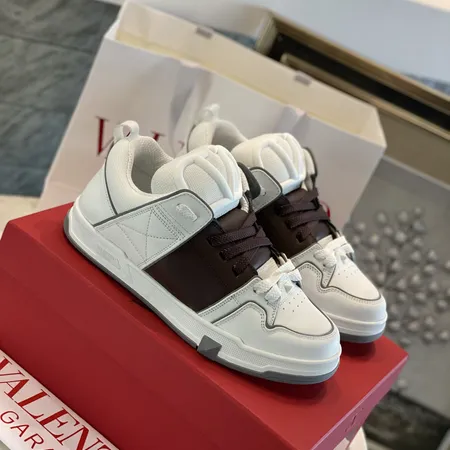 ヴァレンティノ カジュアルシューズ