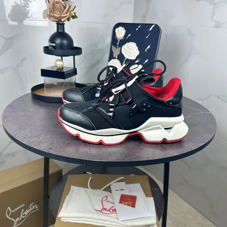 クリスチャン・ルブタン スニーカー