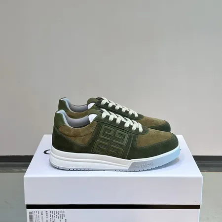 ジバンシィ スニーカー