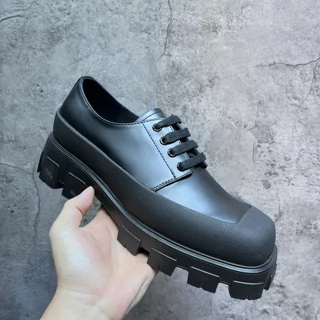 プラダ ビジネスシューズ