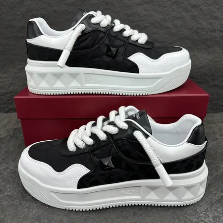 ヴァレンティノ カジュアルシューズ