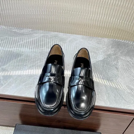 プラダ ビジネスシューズ