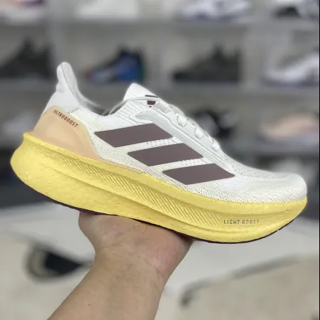 アディダス スニーカー