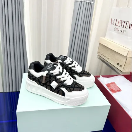 ヴァレンティノ カジュアルシューズ