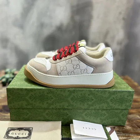 グッチ カジュアルシューズ