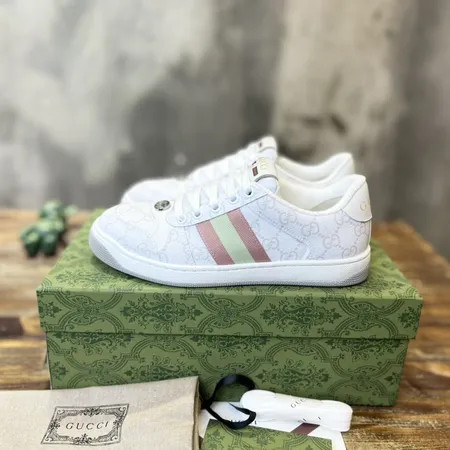 グッチ カジュアルシューズ