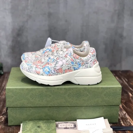 グッチ スニーカー