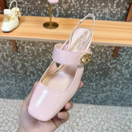 ヴァレンティノ サンダル